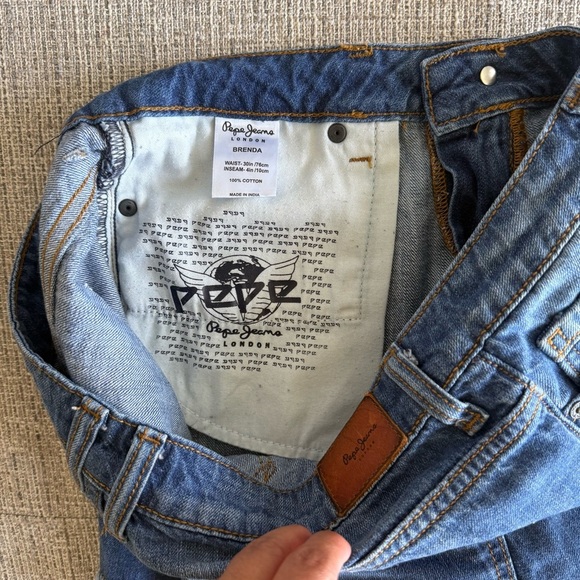 Pepe Jeans Women's Classic Blue Jean Shorts - Picture 7 of 8